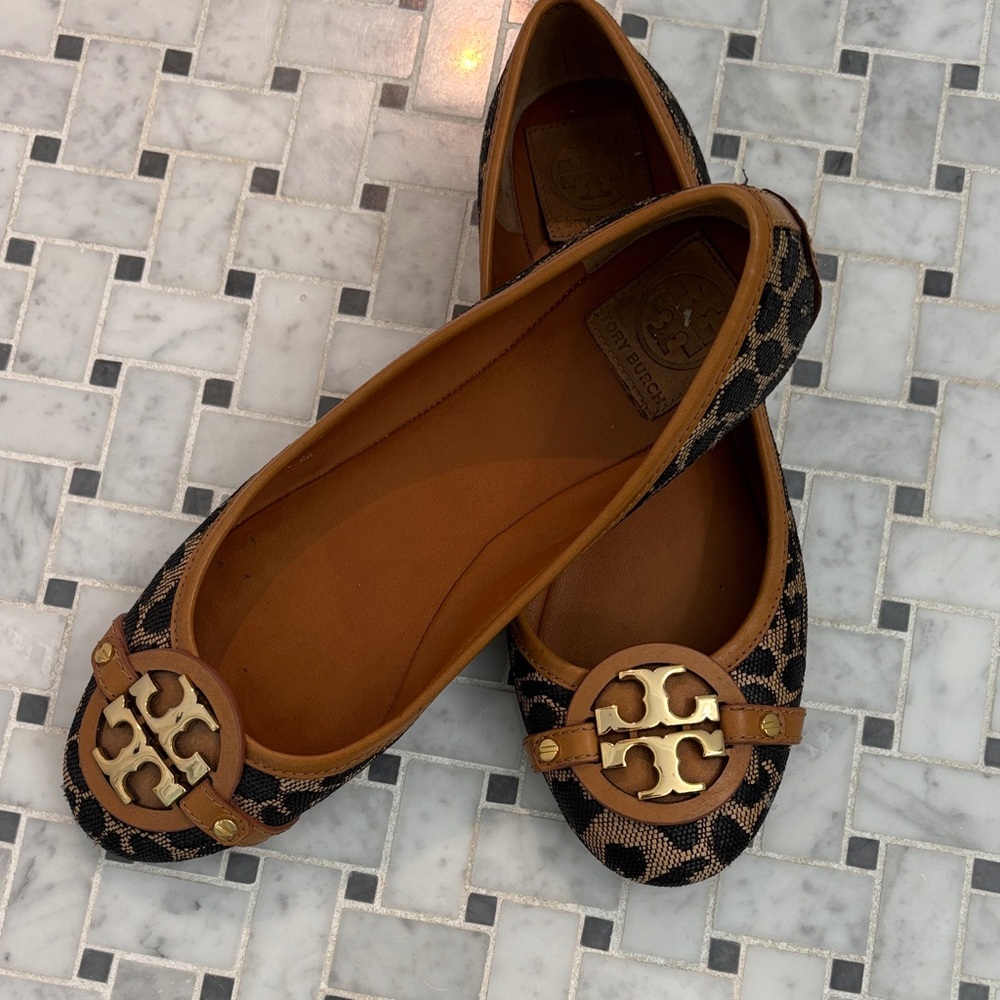 Tory Burch AADEN leather Animal Print Flats with Gold Logo, 9.5